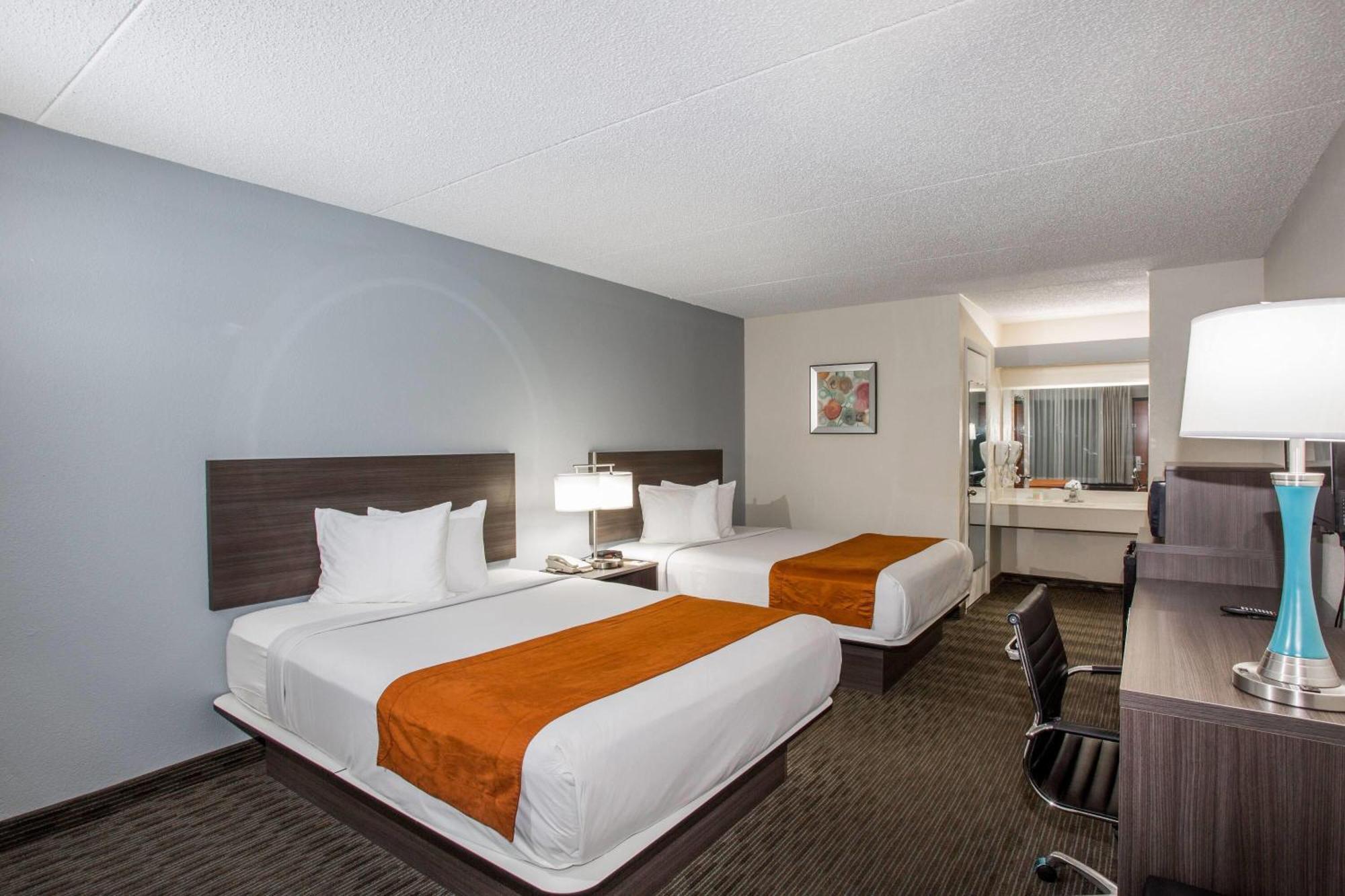 Days & By Wyndham Airport