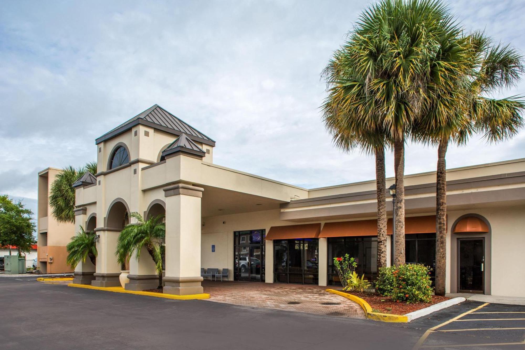 Days & By Wyndham Airport Motel