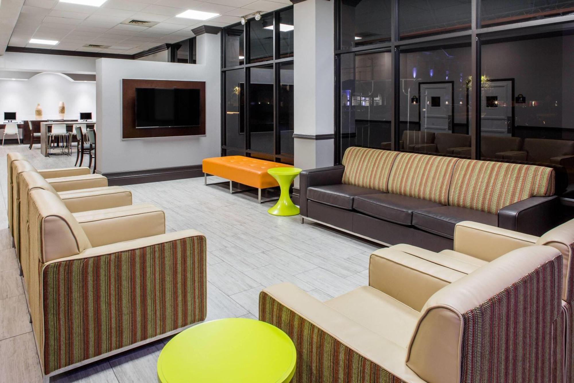 Motel Days & By Wyndham Airport 2*